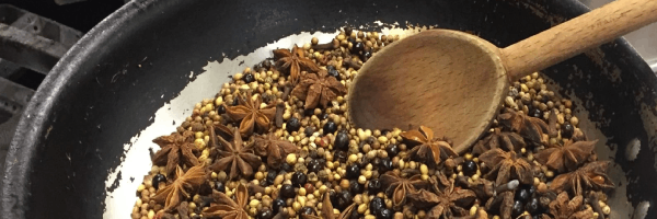 Torréfier les épices